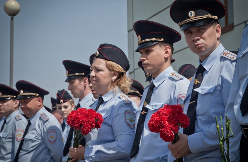 В столице простились с погибшим полицейским Андреем Банновым 8 фото