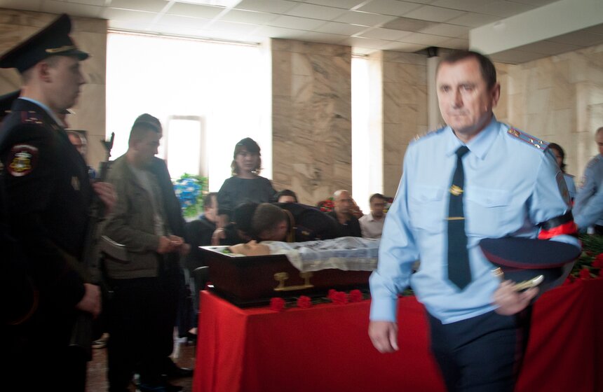 В столице простились с погибшим полицейским Андреем Банновым 20 фото