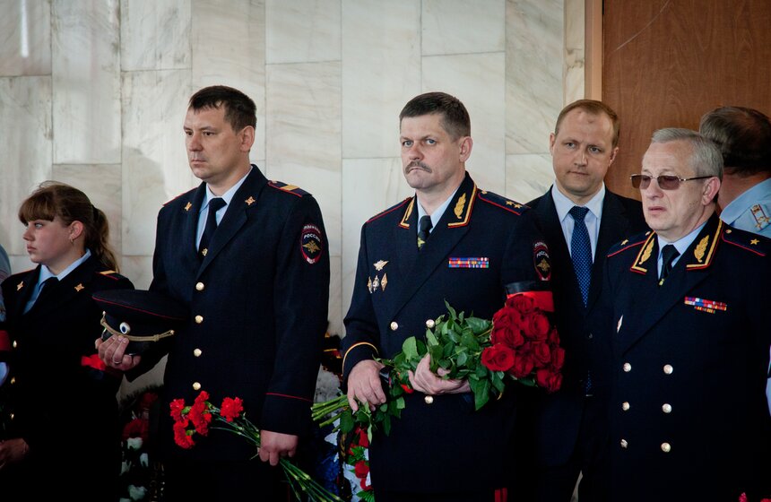 В столице простились с погибшим полицейским Андреем Банновым 16 фото