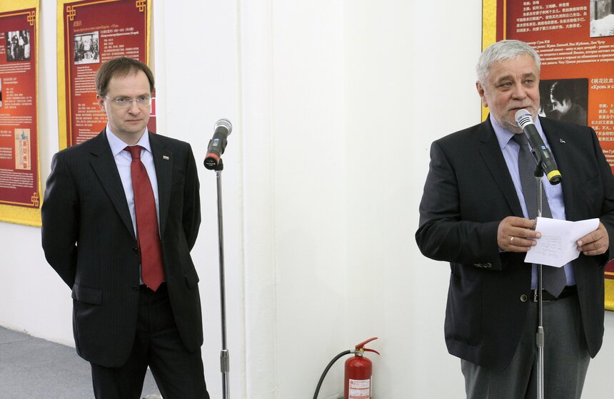 На ВДНХ открылась экспозиция "110 лет китайскому кинематографу" 14 фото