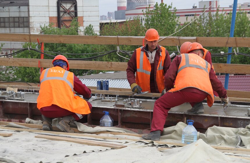 Мэр посетил строительство путепровода на Рябиновой улице 4 фото
