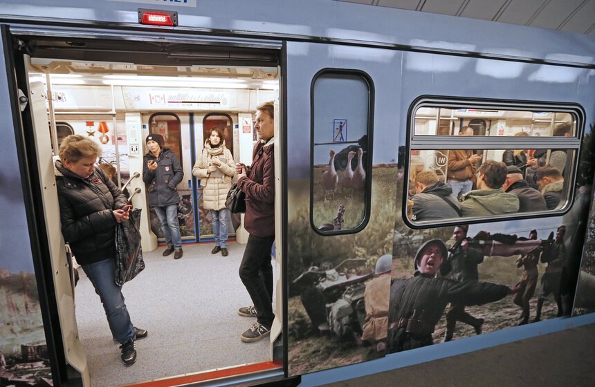 22 апреля 2015 года на Серпуховско-Тимирязевской линии московского метрополитена запустили именной поезд "70 лет Великой Победы. Фото: ТАСС/ Михаил Жапаридзе