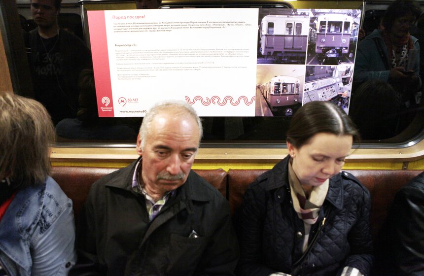 По Кольцевой линии метро запустили парад поездов 8 фото