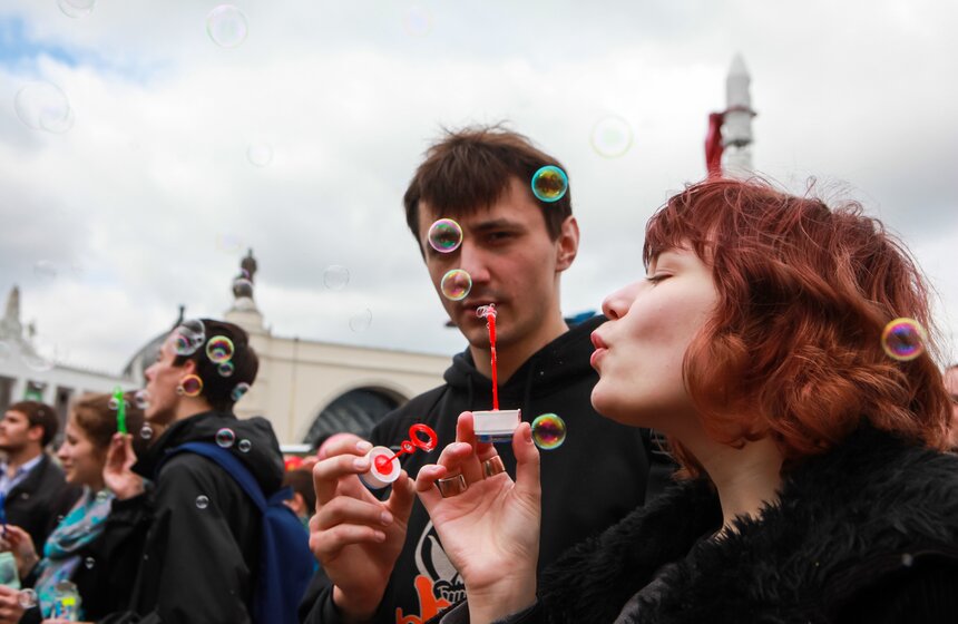 На ВДНХ прошел парад мыльных пузырей DreamFlash 11 фото