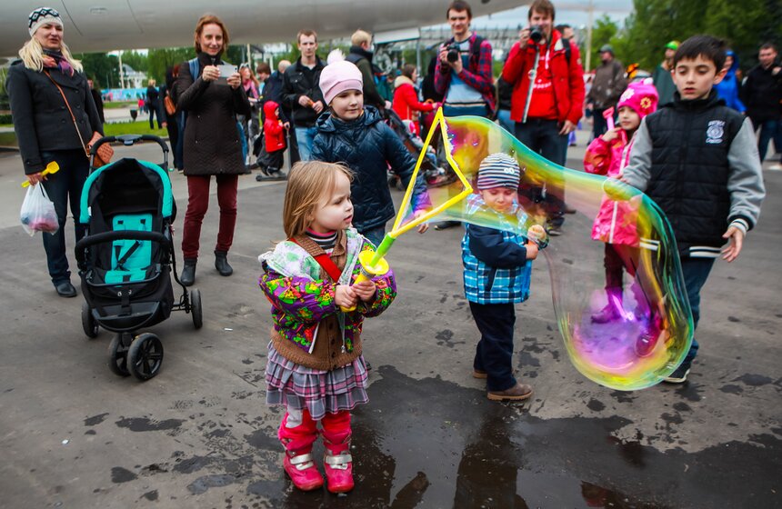 На ВДНХ прошел парад мыльных пузырей DreamFlash 23 фото