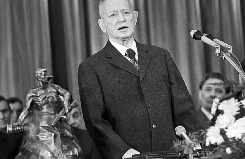 Празднование 70-летия Михаила Шолохова во Дворце культуры в станице Вешенская. 1975 год<br />Фото: Василий Турбин/Фотохроника ТАСС