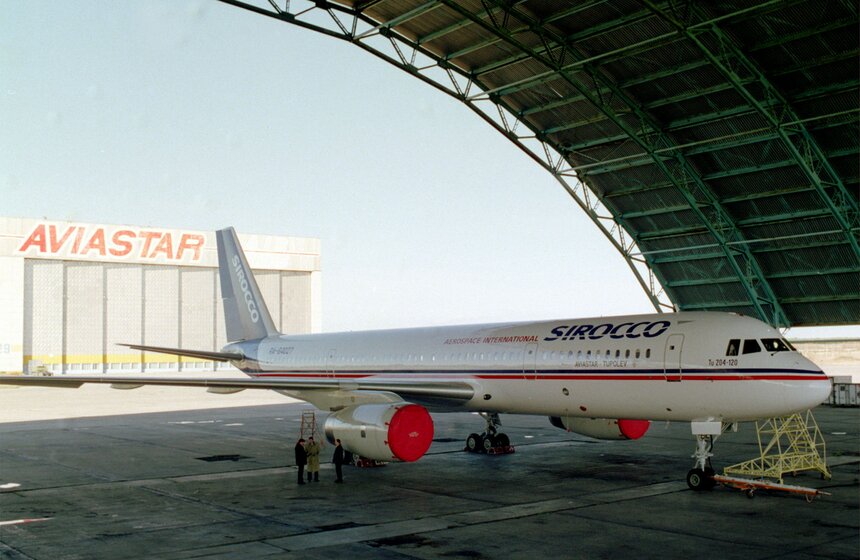 Соответствие российского авиалайнера Ту-204-120 (на снимке) мировым стандартам подтвердил Авиарегистр Межгосударственного авиационного комитета. Об этом сообщила пресс-служба Авиационного научно-технического комплекса имени А.Н.Туполева. Ту-204-120 может использоваться в сложных погодных, температурных и высотных условиях. ТАСС