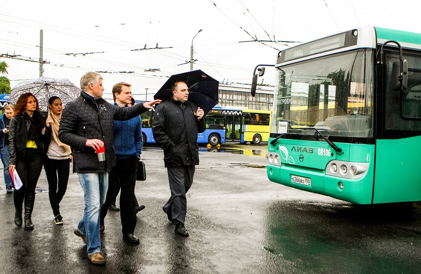 Соревнования по вождению между сотрудниками транспорта столицы 5 фото