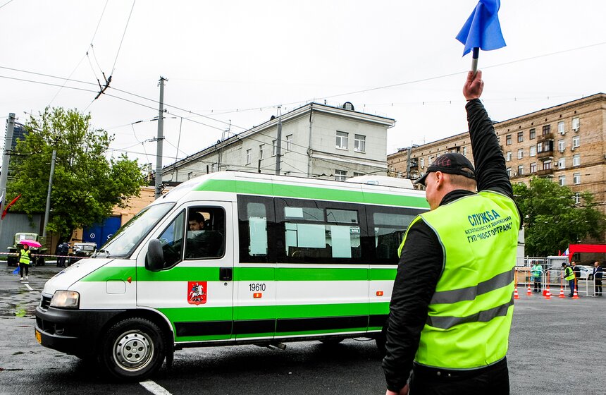 Соревнования по вождению между сотрудниками транспорта столицы 14 фото