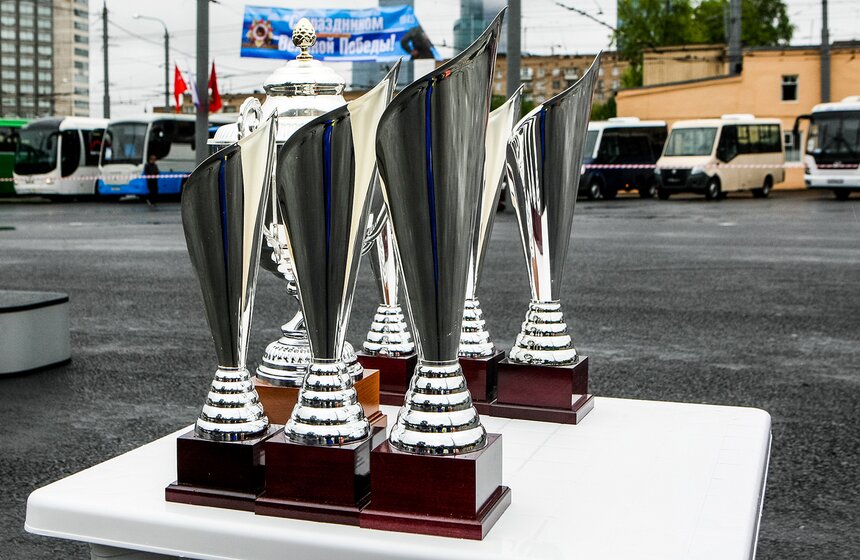 Соревнования по вождению между сотрудниками транспорта столицы 16 фото