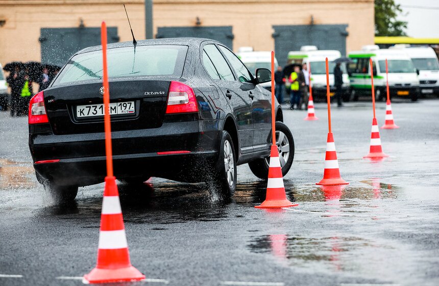 Соревнования по вождению между сотрудниками транспорта столицы 22 фото
