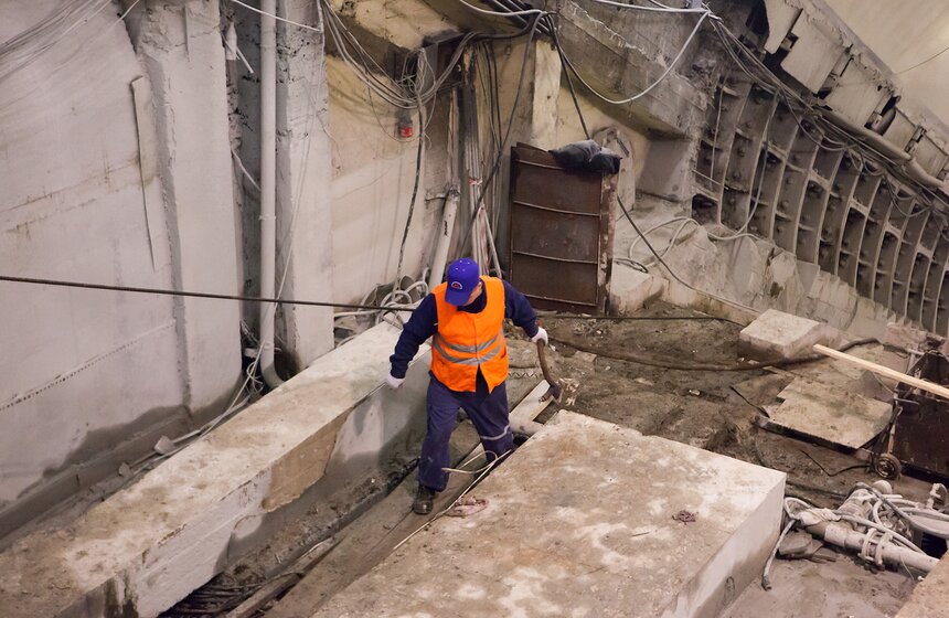 Как проходит замена эскалаторов на станции "Бауманская" 9 фото