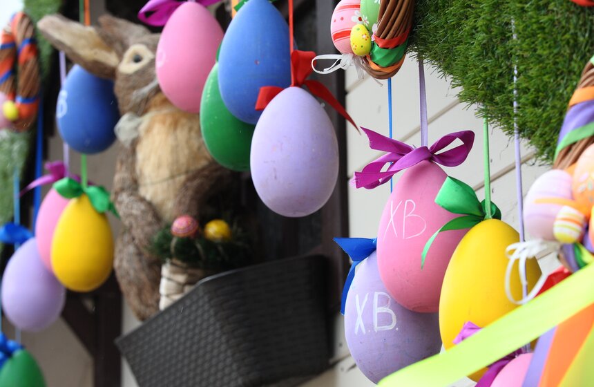 Двухметровые яйца и арт-объекты: как столицу украшают к Пасхе 2 фото