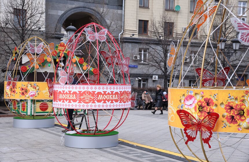 Двухметровые яйца и арт-объекты: как столицу украшают к Пасхе 1 фото