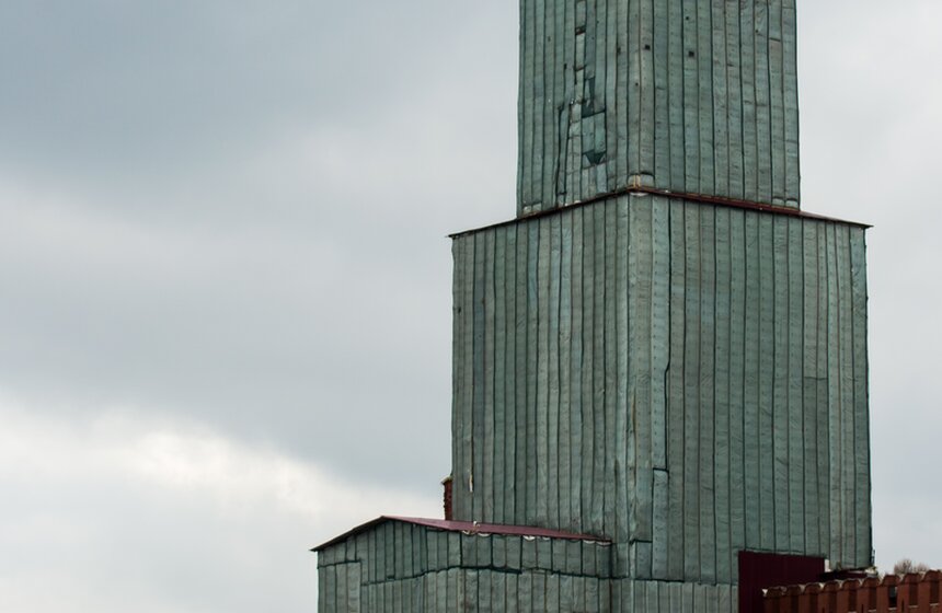 Спасскую башню освобождают от строительных лесов 9 фото