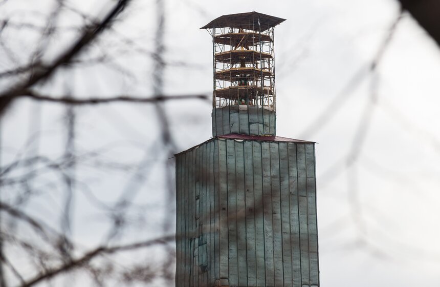 Спасскую башню освобождают от строительных лесов 17 фото