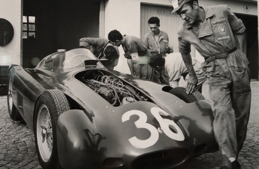 В Центре братьев Люмьер открылась выставка "Рождение Формулы 1" 11 фото