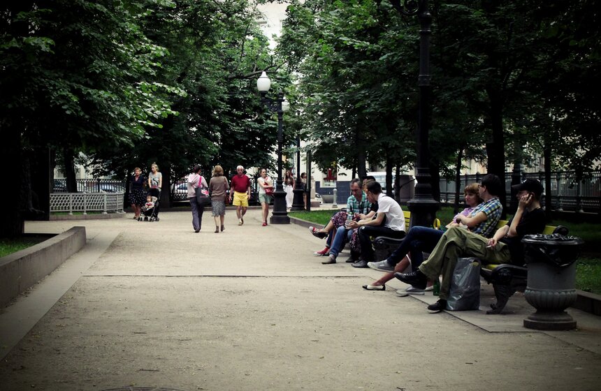 Появилась табличка "Запрещено разговаривать с незнакомцами" 3 фото