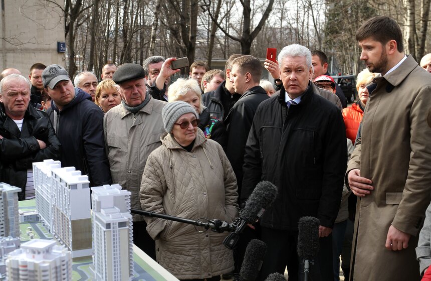 Собянин осмотрел ход реконструкции квартала в Обручевском районе 14 фото