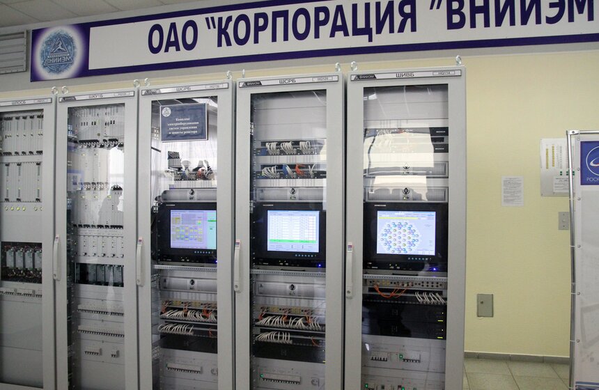 Мэр ознакомился с производством искусственного спутника 15 фото