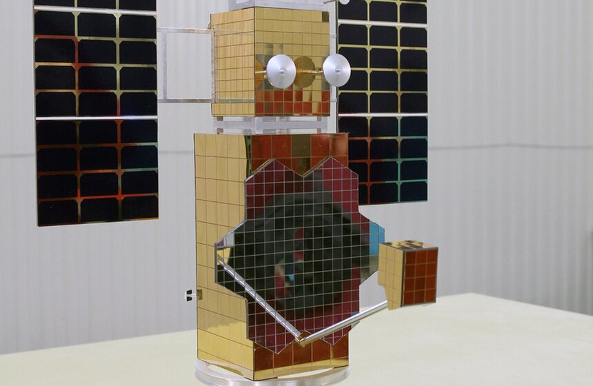 Мэр ознакомился с производством искусственного спутника 2 фото