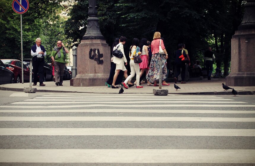 Появилась табличка "Запрещено разговаривать с незнакомцами" 13 фото