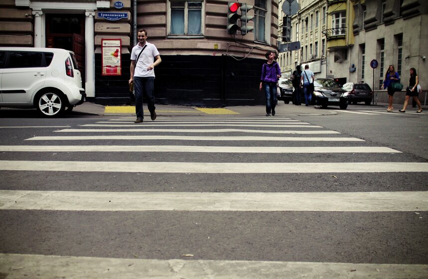 На этом перекрестке Берлиоз попал под трамвай. Правда, трамваи тут никогда не ходили