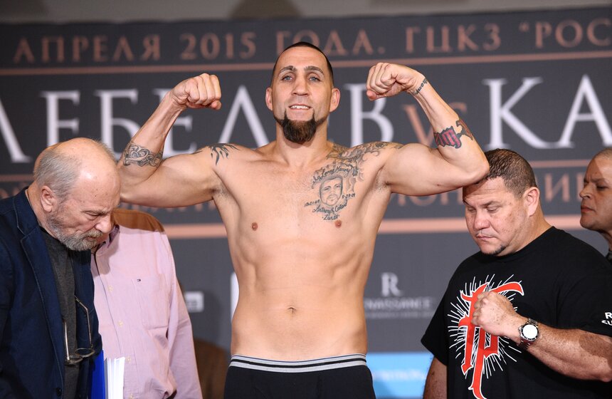 В Лужниках перед боем взвесили боксеров Лебедева и Каленга 10 фото