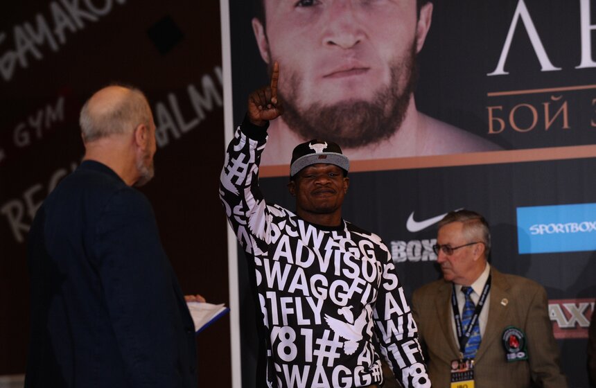 В Лужниках перед боем взвесили боксеров Лебедева и Каленга 13 фото