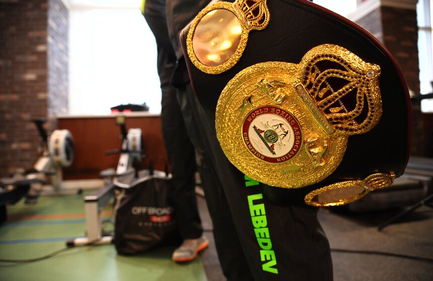 В Лужниках перед боем взвесили боксеров Лебедева и Каленга 4 фото