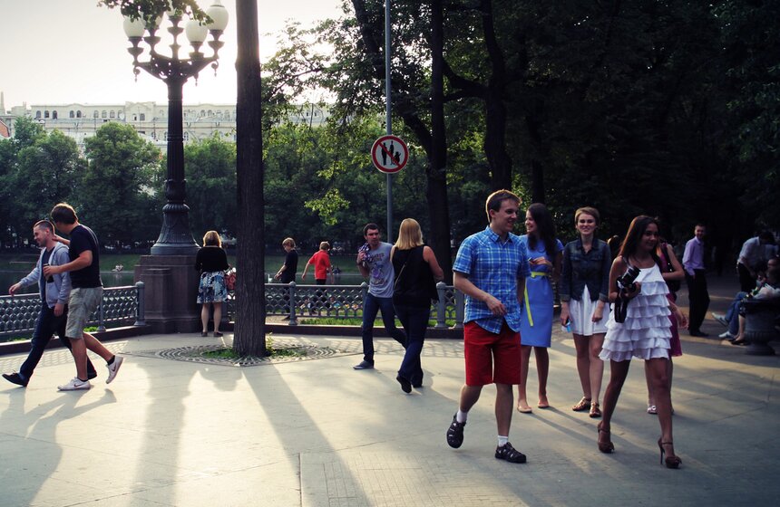 Появилась табличка "Запрещено разговаривать с незнакомцами" 15 фото