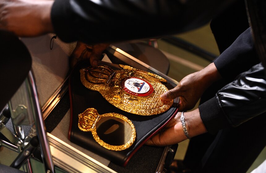 В Лужниках перед боем взвесили боксеров Лебедева и Каленга 24 фото