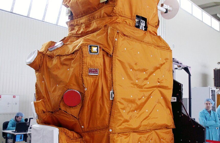 Мэр ознакомился с производством искусственного спутника 18 фото