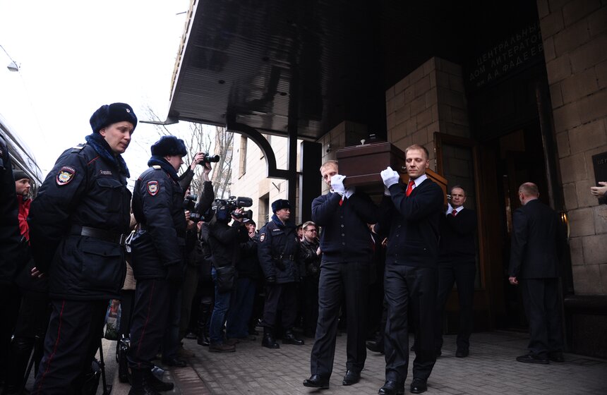 В Москве простились с писателем Аркадием Аркановым 18 фото