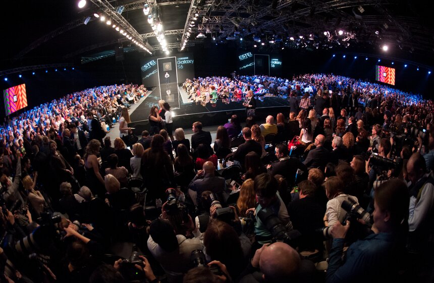 Неделя моды в Москве открылась показом Валентина Юдашкина 8 фото