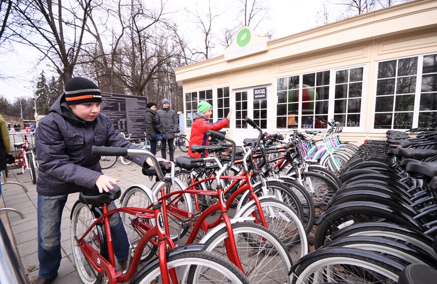 Парк "Сокольники" открыл пункты проката спортивного инвентаря 1 фото