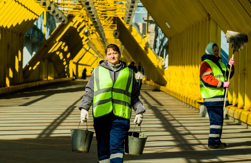 Андреевский мост привели в порядок после зимы 11 фото