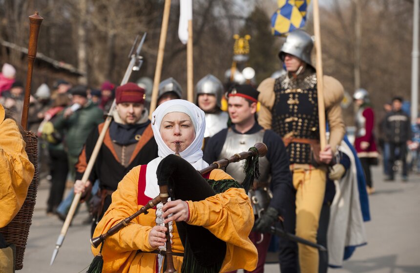 Шествие конных рыцарей на ВДНХ 7 фото