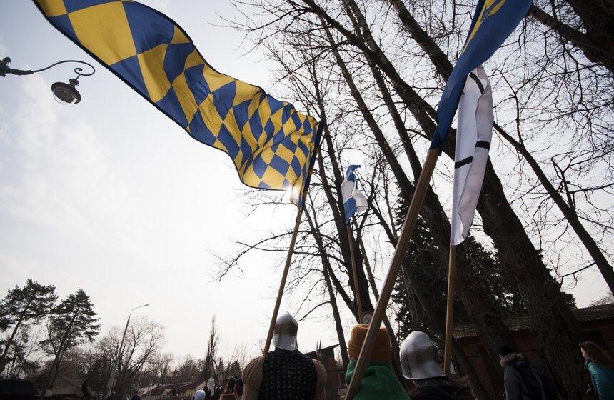 Шествие конных рыцарей на ВДНХ 6 фото