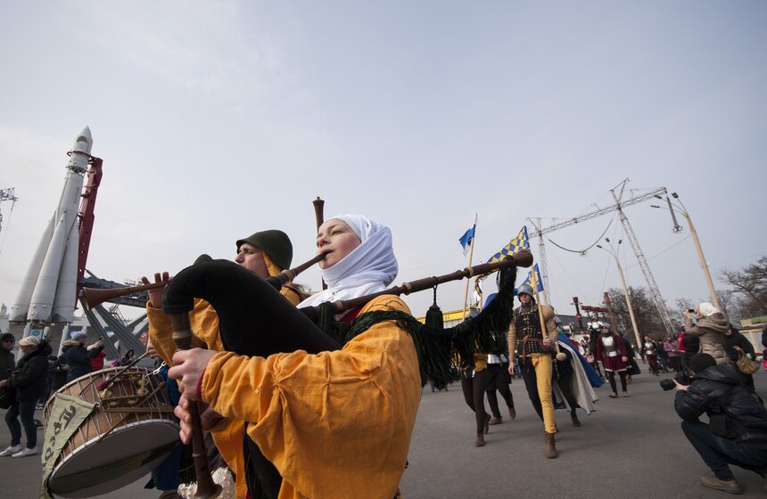 Шествие конных рыцарей на ВДНХ 20 фото