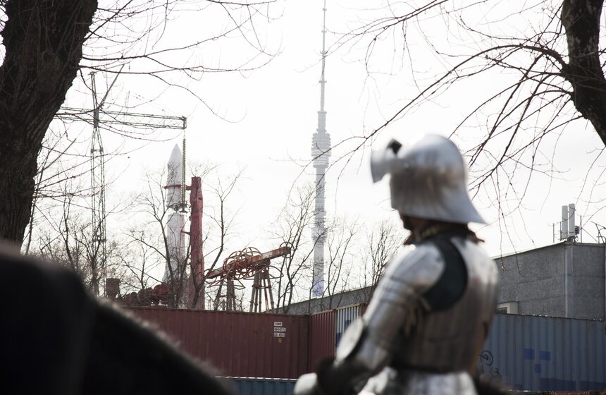 Шествие конных рыцарей на ВДНХ 17 фото