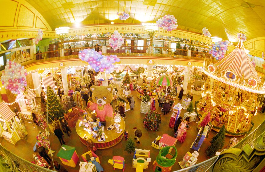 Магазин "Детский мир", 1997 год. Фото: ТАСС/ Борис Кавашкин