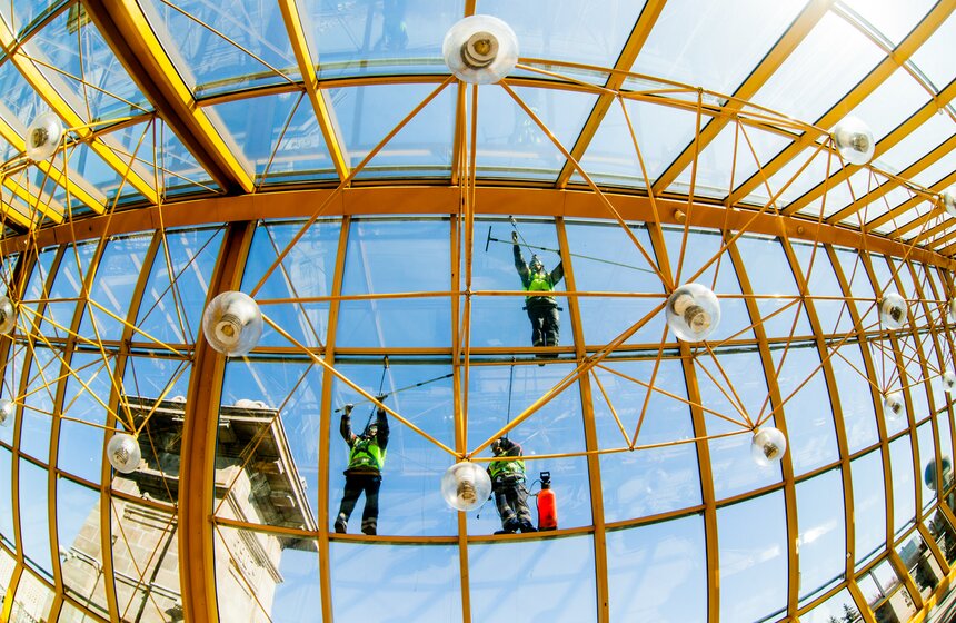 Андреевский мост привели в порядок после зимы 2 фото