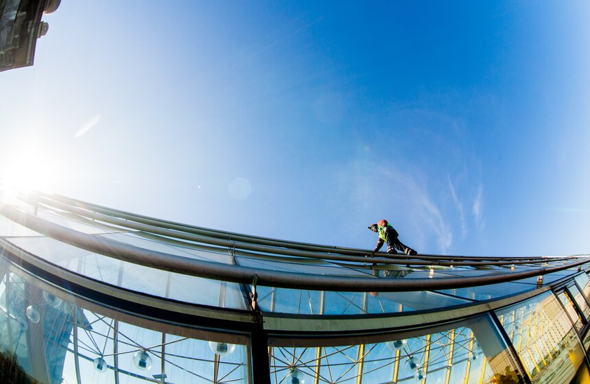 Андреевский мост привели в порядок после зимы 4 фото