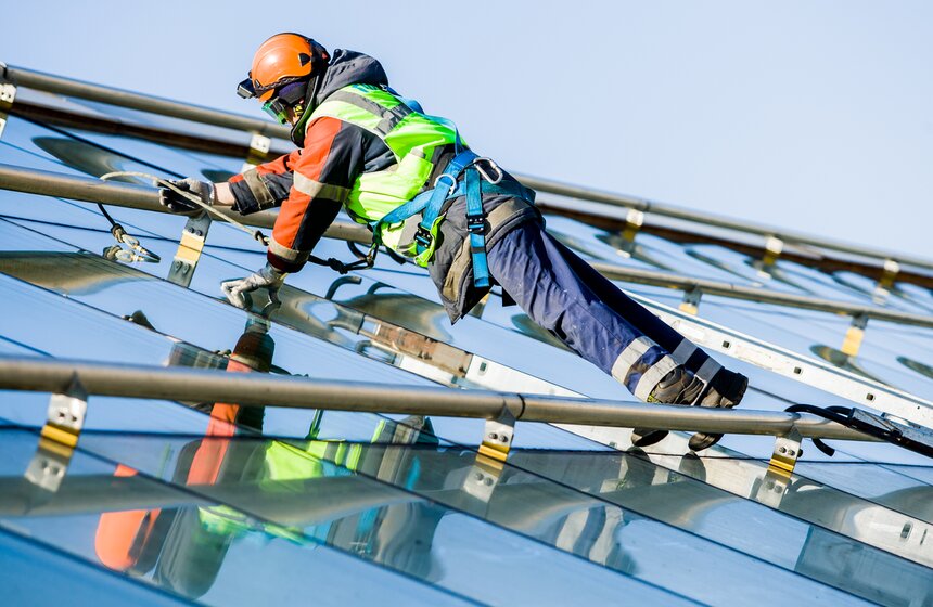 Андреевский мост привели в порядок после зимы 6 фото