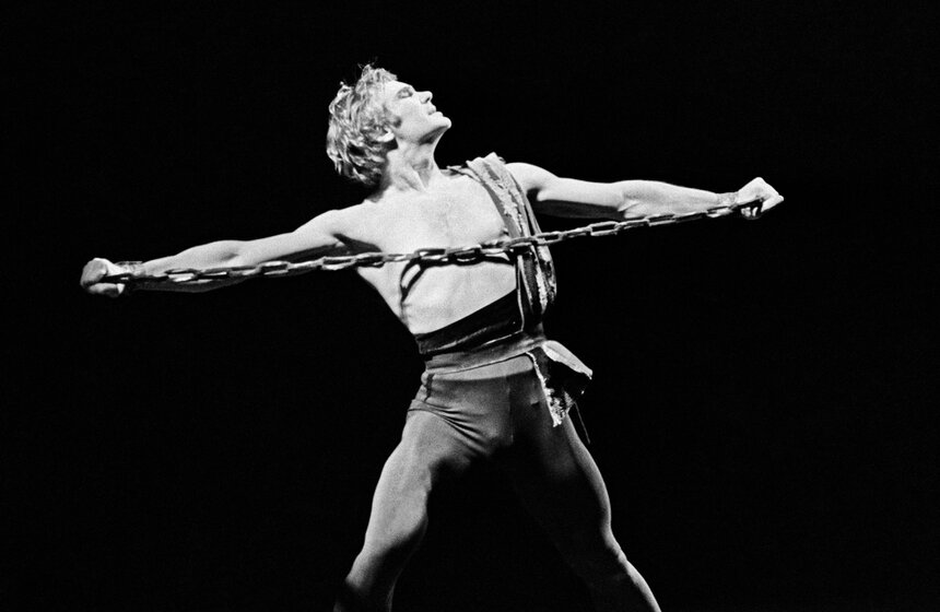 Сцена из балета Арама Хачатуряна "Спартак", 1968 год. Фото: ТАСС/ Александр Коньков