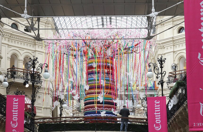 В ГУМе стартовал автопробег УАЗов "Путешествие Мира" 1 фото