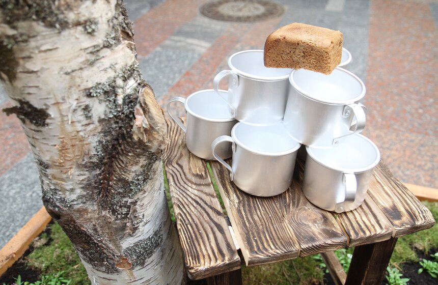 В ГУМе открылась выставка "Искусство фронту" 10 фото