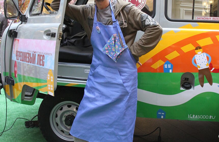 В ГУМе стартовал автопробег УАЗов "Путешествие Мира" 15 фото