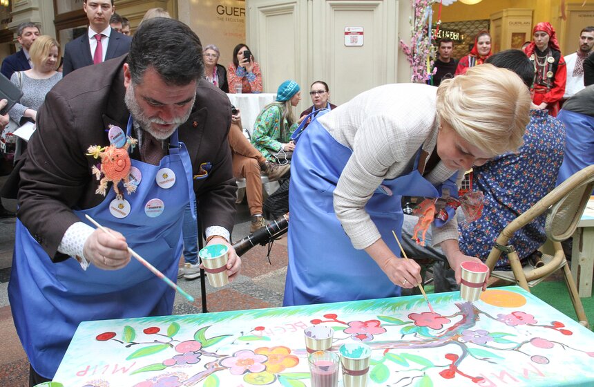 В ГУМе стартовал автопробег УАЗов "Путешествие Мира" 14 фото